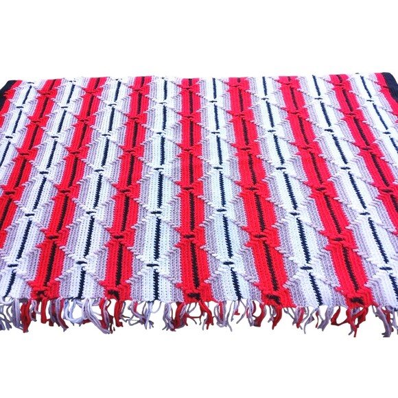 VINTAGE NATIVE AMERICAN HAND CROCHET WOVEN THROW BLANKET RAISED TRIANGLE STITCH - Picture 4 of 5